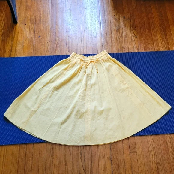 NWT Ann Taylor LOFT Yellow Skirt - Size Small - Picture 3 of 4